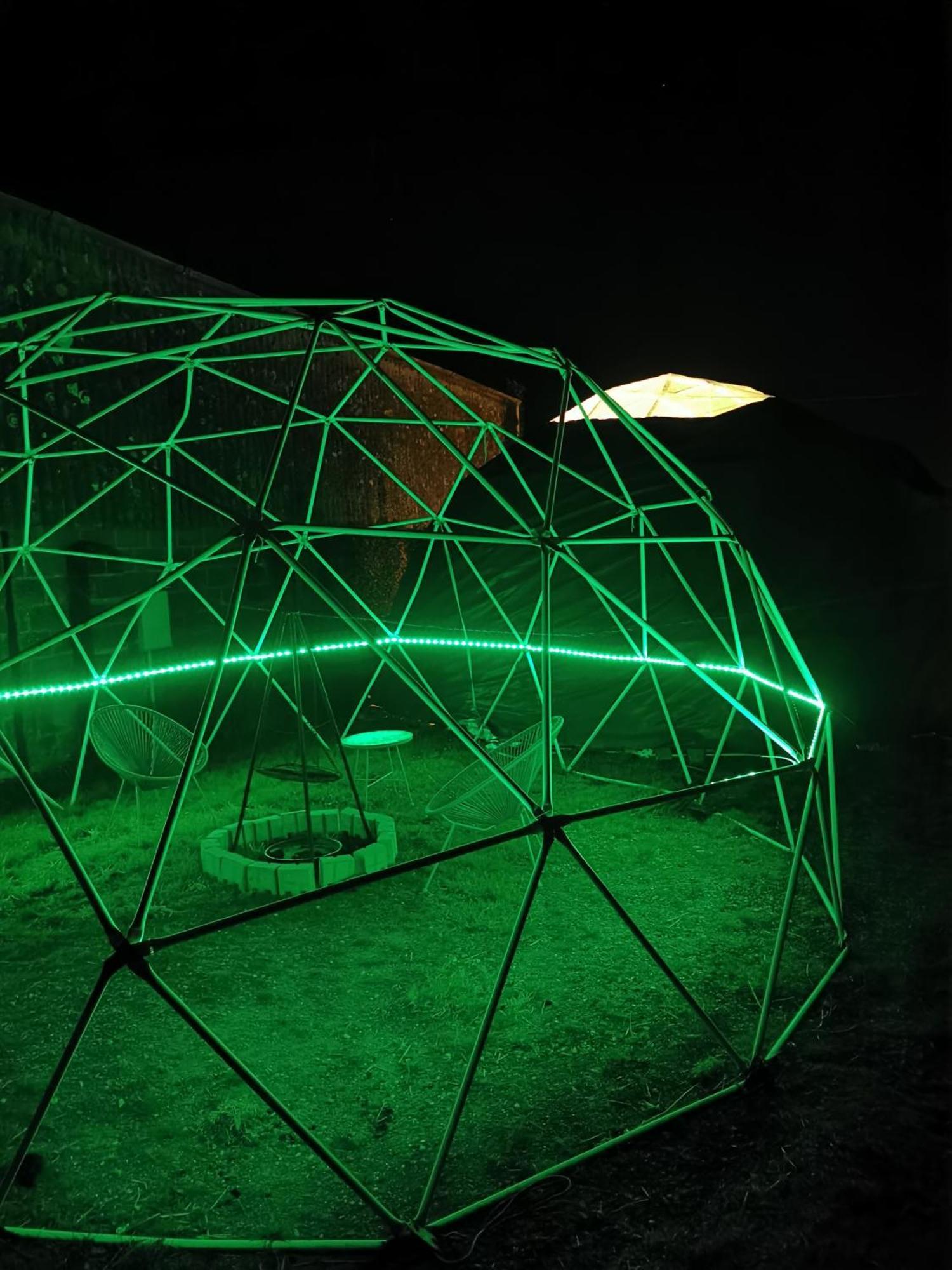 Lincoln Big Green Dome, Hot Tub, Projector, Firepit Washingborough 外观 照片